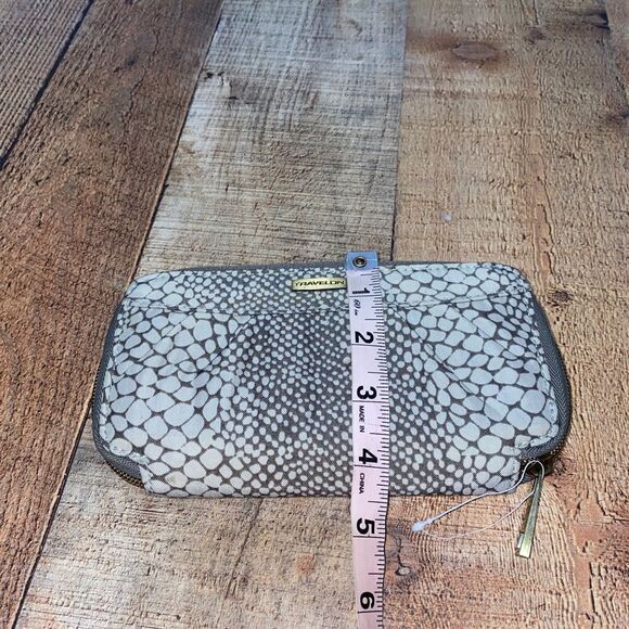 Women's XSDepot Travelon Rfid Blocking Pleated Wallet - Picture 9 of 9